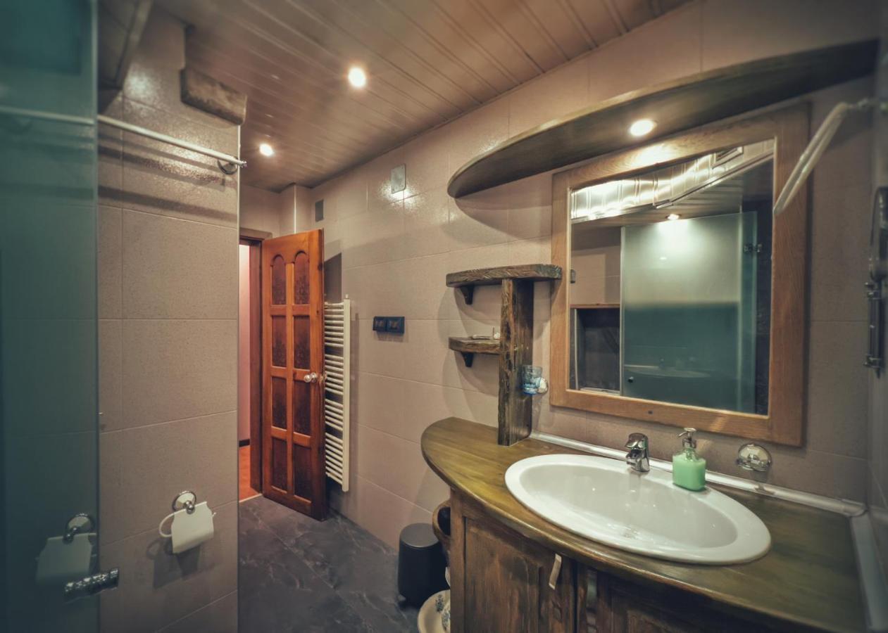 Тhe Bohemian Lodge-Entire House With Sauna เวลีคอเทอร์โนโว ภายนอก รูปภาพ