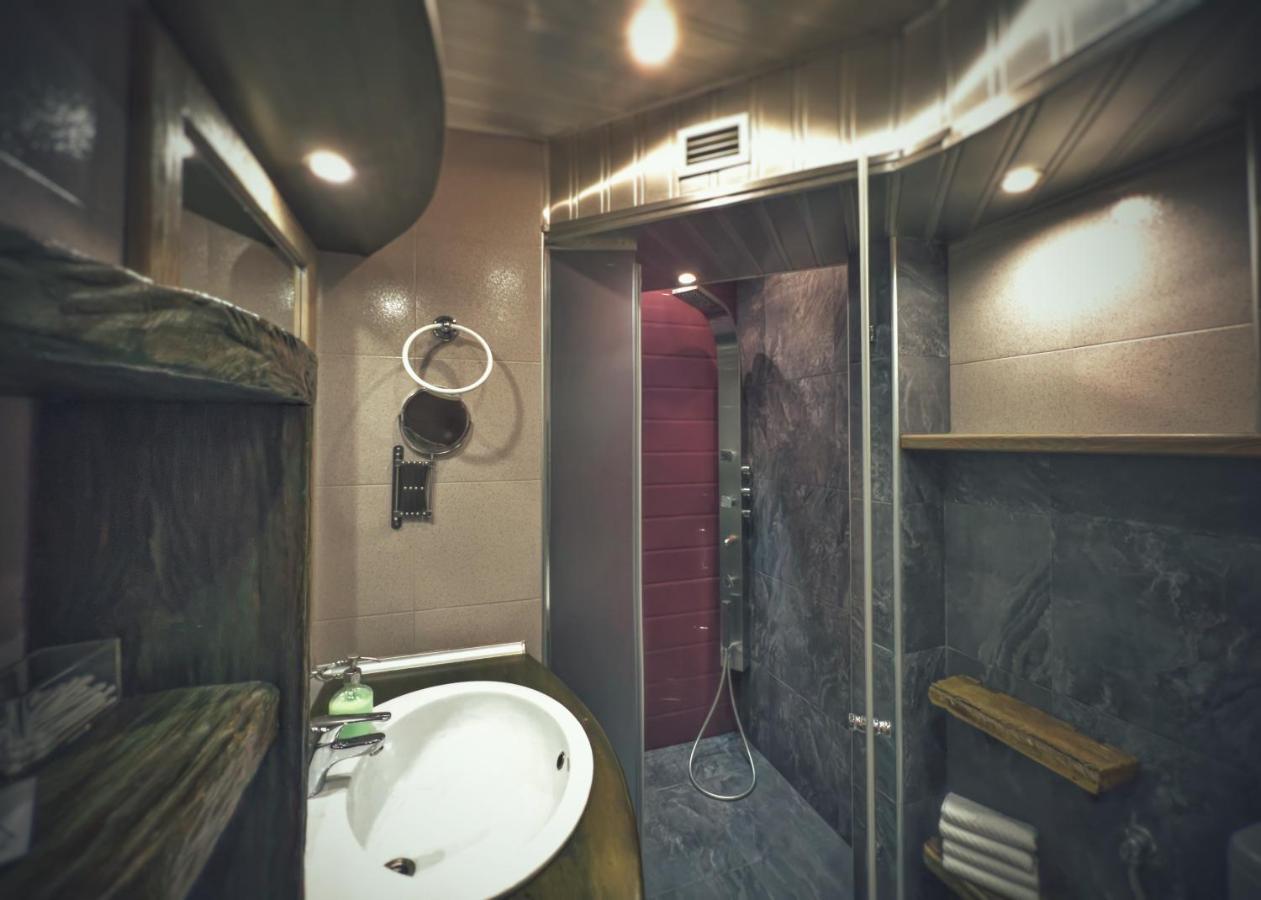 Тhe Bohemian Lodge-Entire House With Sauna เวลีคอเทอร์โนโว ภายนอก รูปภาพ