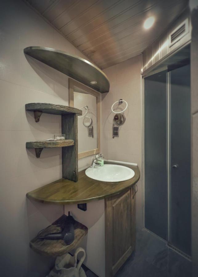 Тhe Bohemian Lodge-Entire House With Sauna เวลีคอเทอร์โนโว ภายนอก รูปภาพ