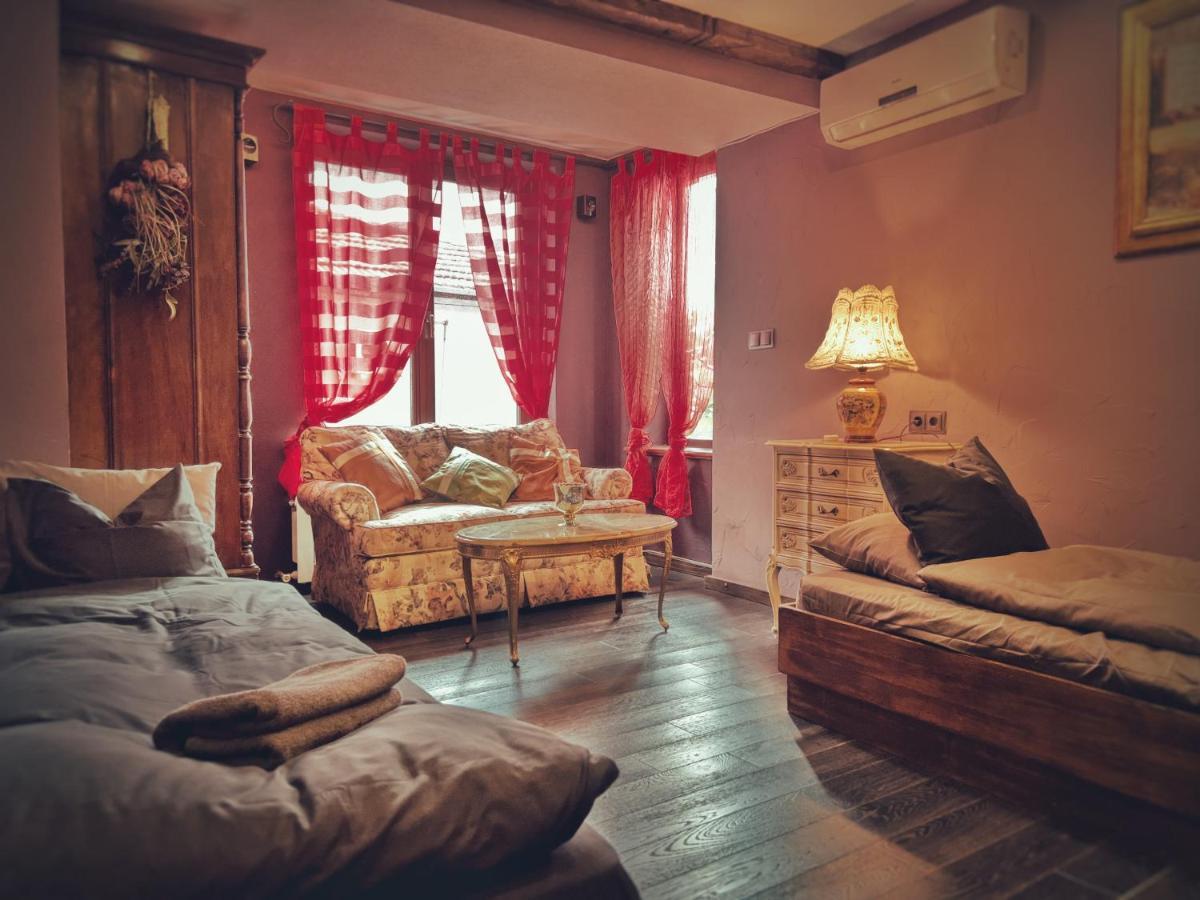 Тhe Bohemian Lodge-Entire House With Sauna เวลีคอเทอร์โนโว ภายนอก รูปภาพ