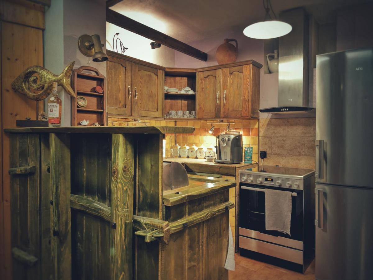 Тhe Bohemian Lodge-Entire House With Sauna เวลีคอเทอร์โนโว ภายนอก รูปภาพ