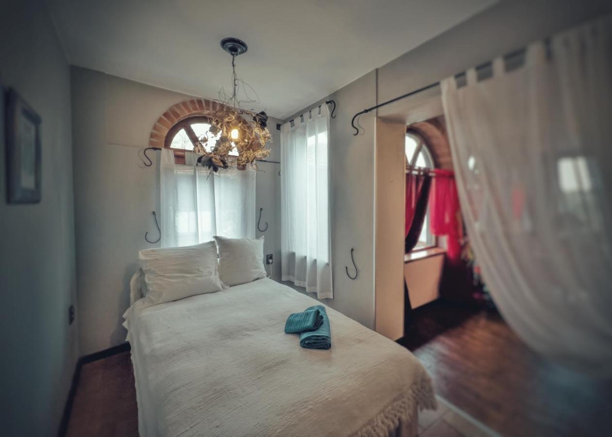 Тhe Bohemian Lodge-Entire House With Sauna เวลีคอเทอร์โนโว ภายนอก รูปภาพ